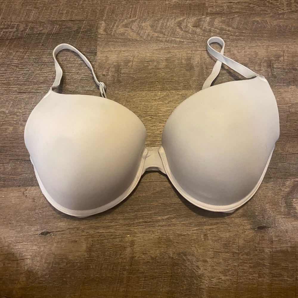 white Victoria’s Secret bra size 36DD